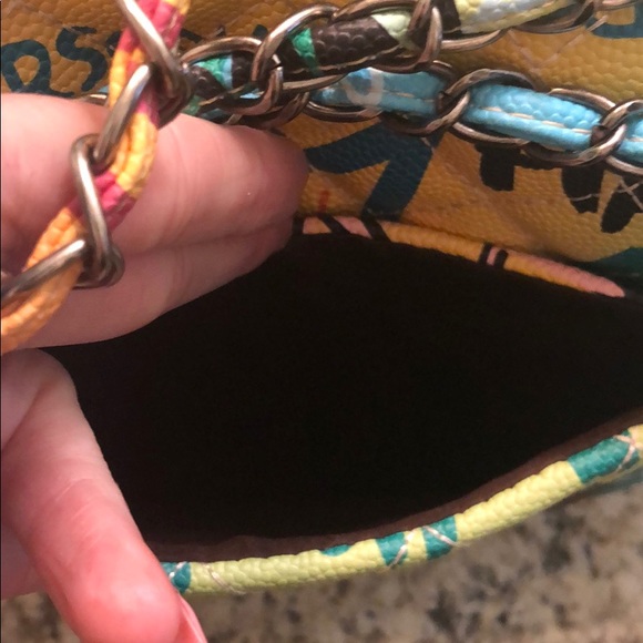 Very beautiful graffiti bag willing to negotiate - Picture 4 of 8